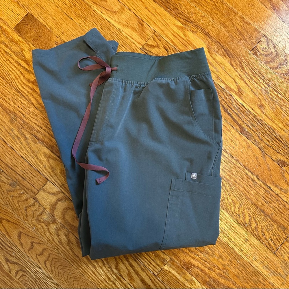Figs yola skinny scrub pants- bonsai